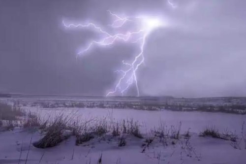 罕见“雪打雷”出现，老话讲“正月打雷，坟谷堆”如何科学的理解？