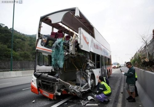 香港发生公交与旅游巴士相撞事故，已致19人受伤, 你怎么看？